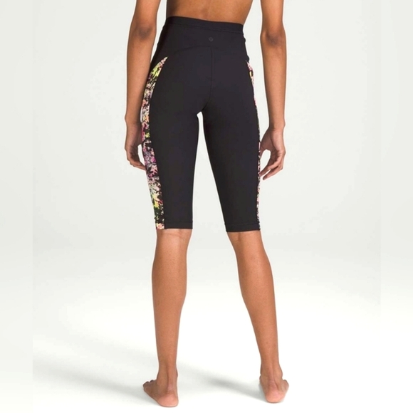 NWT Lululemon High-Rise Paddle  Crop Length Black Blossom Pink Multi Size 6 - Picture 7 of 16